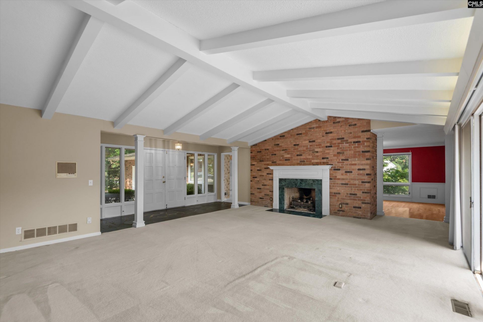 100 Hagen Court Photo 6