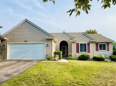 850 Cricket Crossing, Pinckney Village, Mi 48169