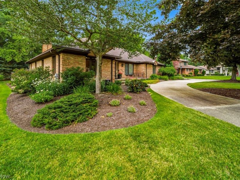 428 Locklie Drive , Highland Heights, OH 44143 Photo 2