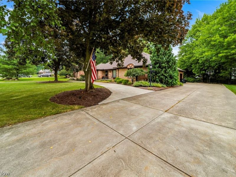 428 Locklie Drive , Highland Heights, OH 44143 Photo 3