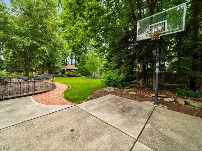 428 Locklie Drive , Highland Heights, OH 44143 Photo 9