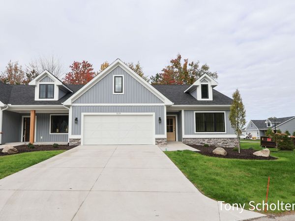 6324 Blendon Woods Drive, Hudsonville, MI 49426
