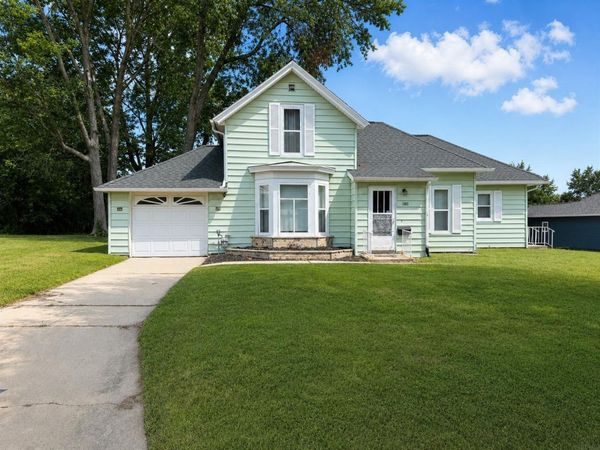 1503 W 7th Streets, Cedar Falls, IA 50613