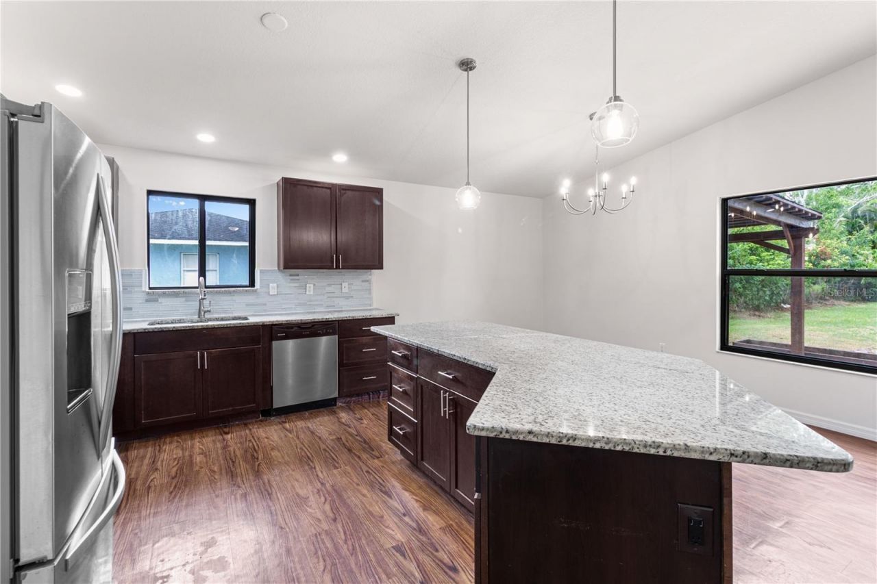 5011 Leon Drive, Palmetto, FL 34221 Photo