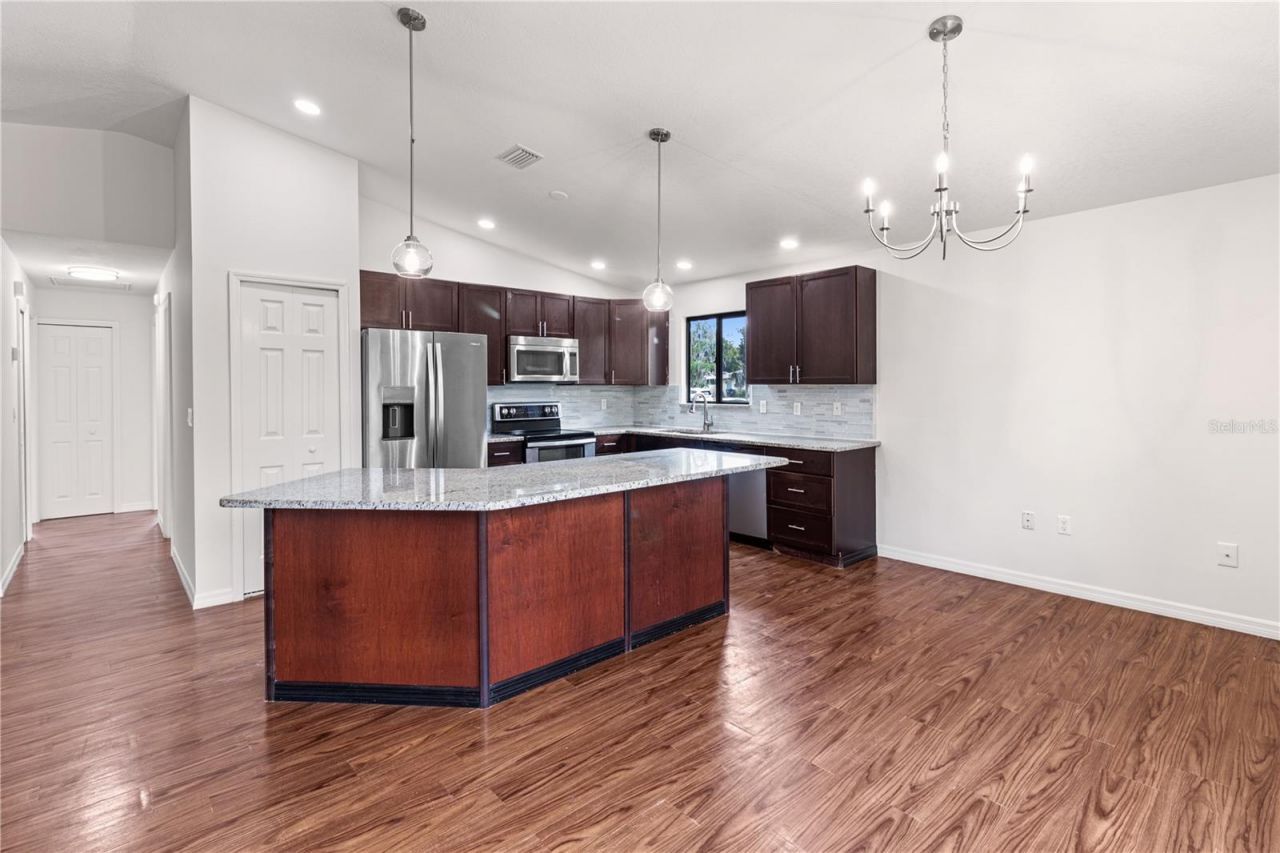 5011 Leon Drive, Palmetto, FL 34221 Photo