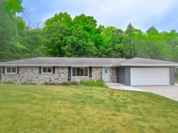 3059 S 149th St, New Berlin, WI 53151