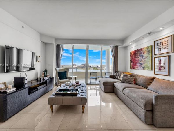 848 Brickell Key Dr, Unit 1102, Miami, FL 33131