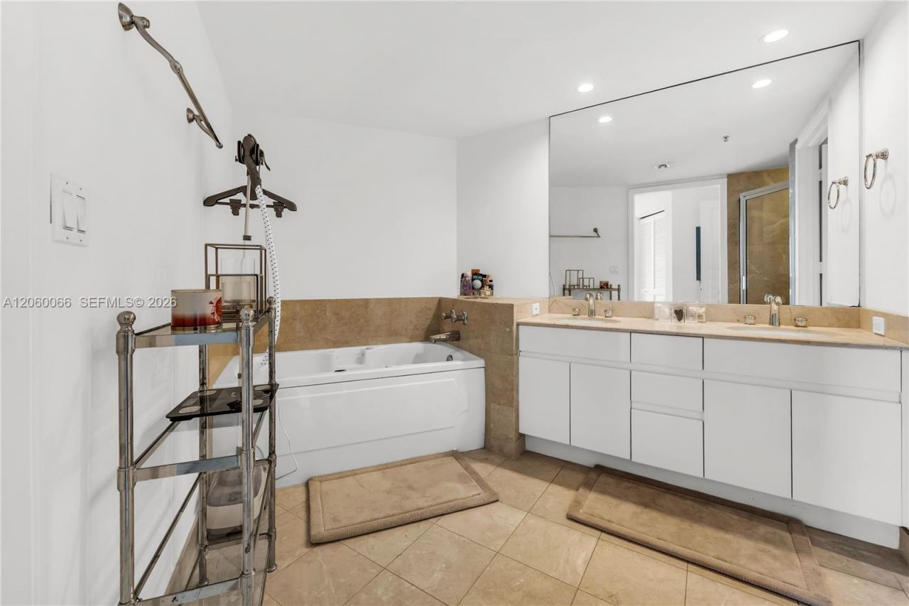 848 Brickell Key Dr, Unit 1102, Miami, FL 33131 Photo