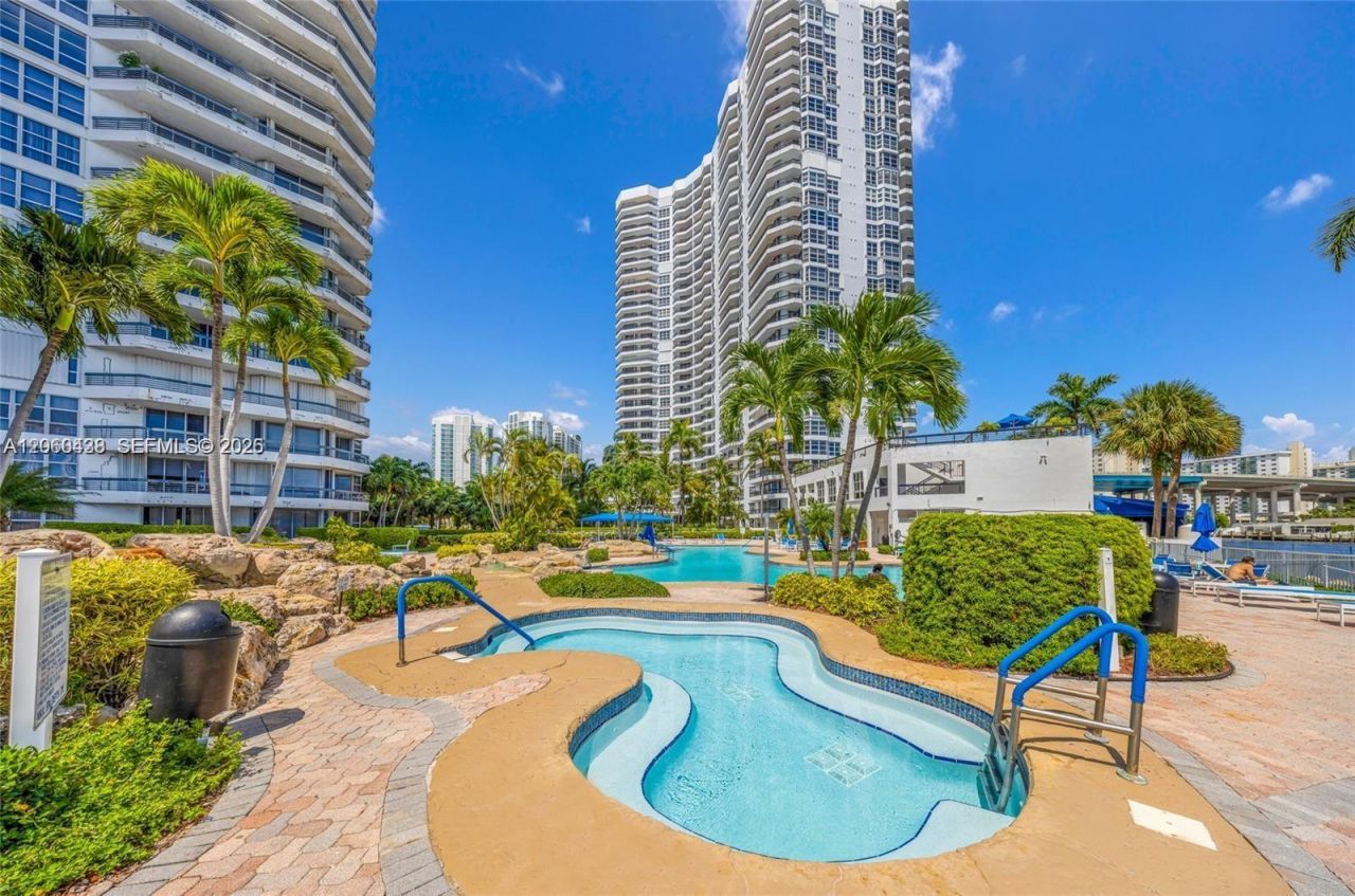 19101 NE 36th Ct , Unit 1811, Aventura, FL 33180 Photo