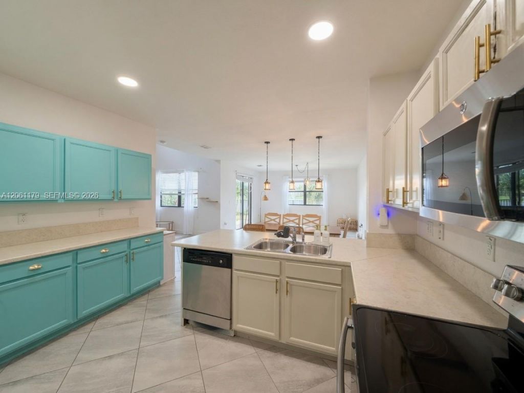 233 NE 23rd Ter, Homestead, FL 33033 Photo