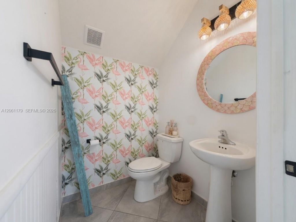 233 NE 23rd Ter, Homestead, FL 33033 Photo