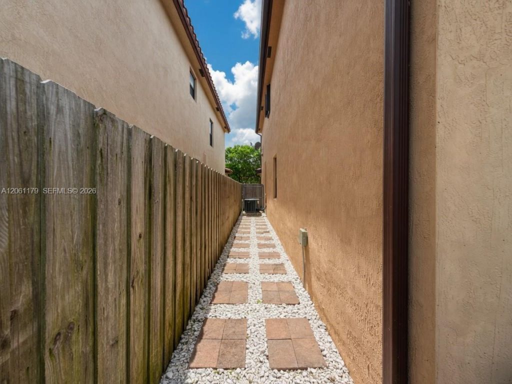 233 NE 23rd Ter, Homestead, FL 33033 Photo