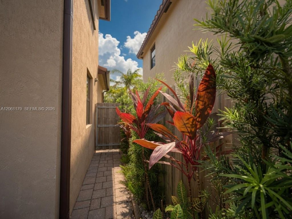 233 NE 23rd Ter, Homestead, FL 33033 Photo