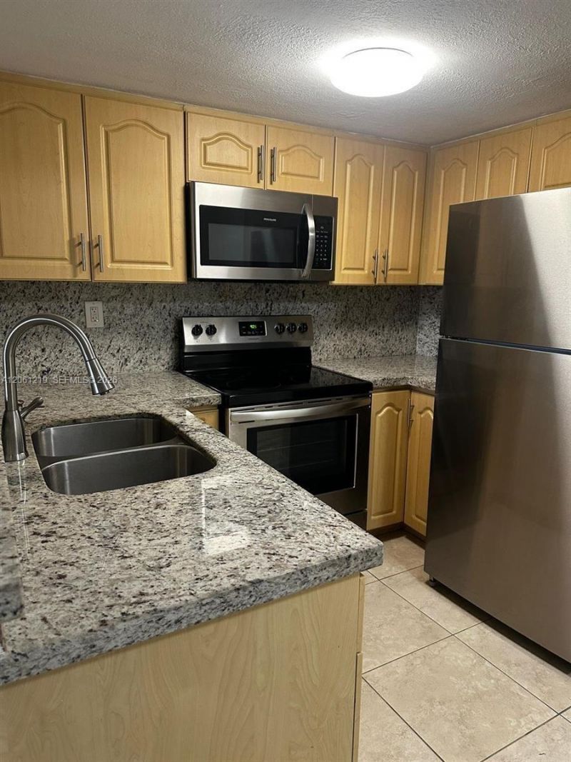8660 NW 6th Ln, Unit 5-103, Miami, FL 33126 Photo