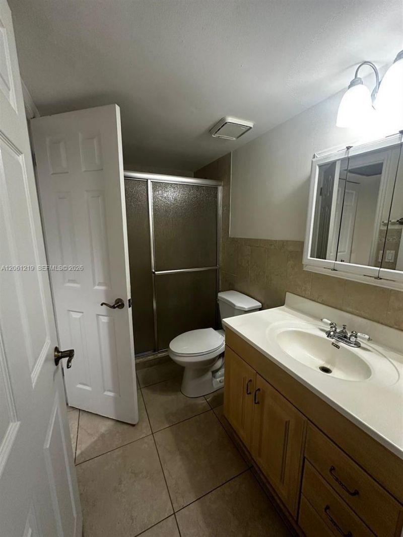 8660 NW 6th Ln, Unit 5-103, Miami, FL 33126 Photo
