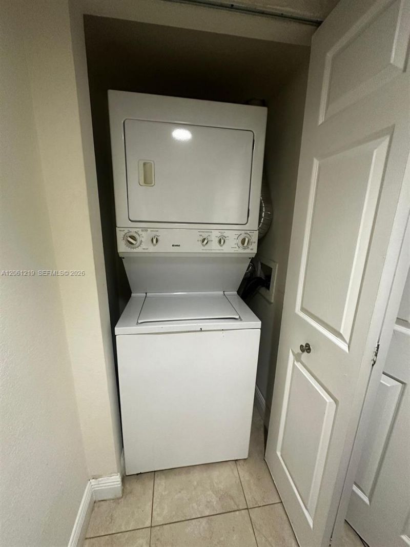 8660 NW 6th Ln, Unit 5-103, Miami, FL 33126 Photo