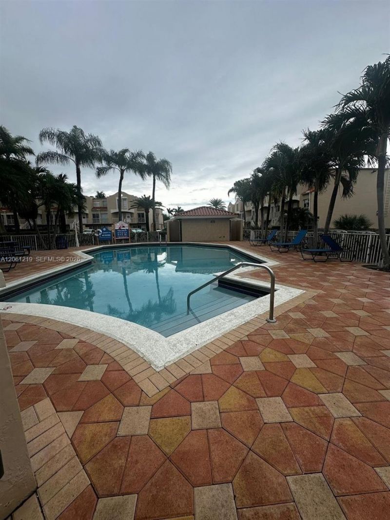 8660 NW 6th Ln, Unit 5-103, Miami, FL 33126 Photo