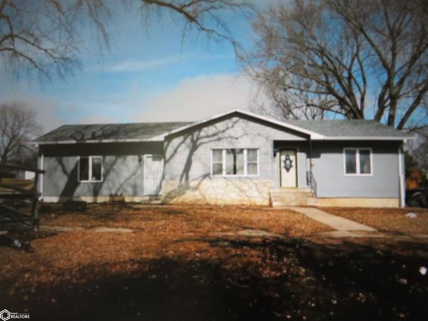 909 South Street, Mallard, IA 50562
