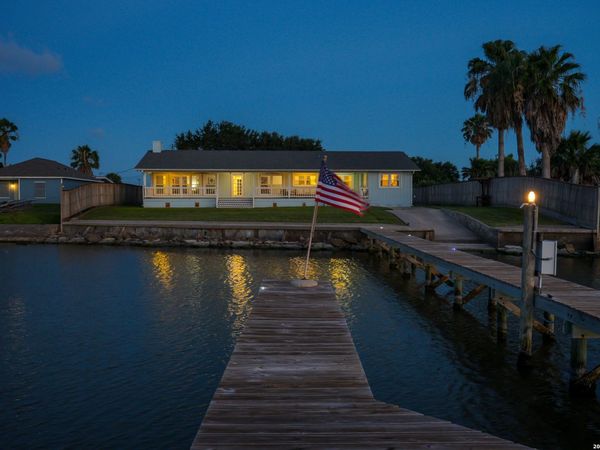 3633 Copano Drive, Rockport, TX 78382