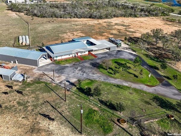 6653 Fm 539, Floresville, TX 78114