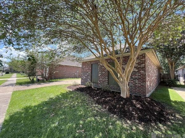 3995 Water Oak Dr, Zachary, LA 70791