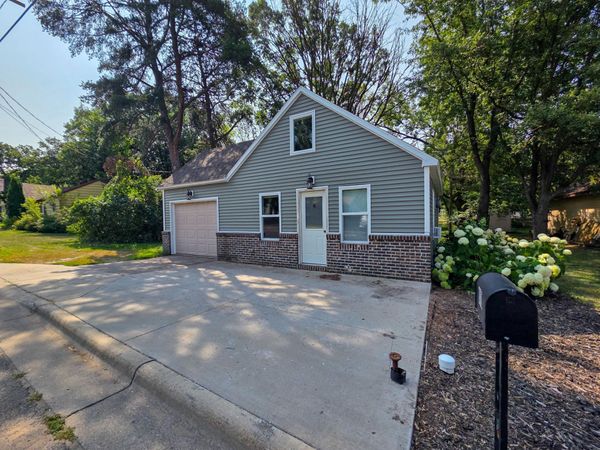 810 5th Avenue SE, Little Falls, MN 56345