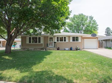 2308 10th Street S, Fargo, ND 58103