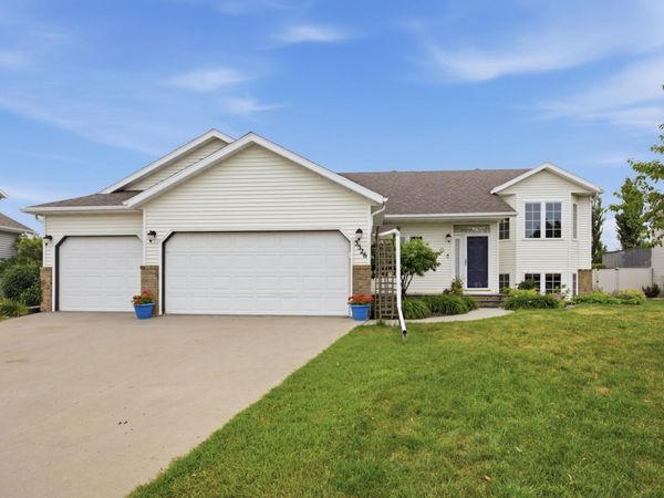 3526 46th Avenue S, Fargo, ND 58104