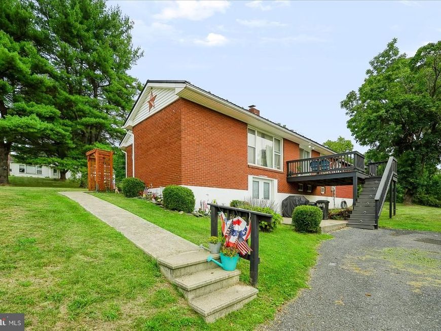 807 N Pine Street, Burnham, PA 17009 Main Photo