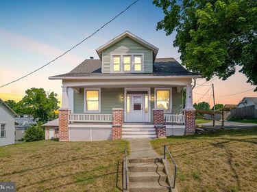 33 W MAPLE STREET, EAST PROSPECT, PA 17317