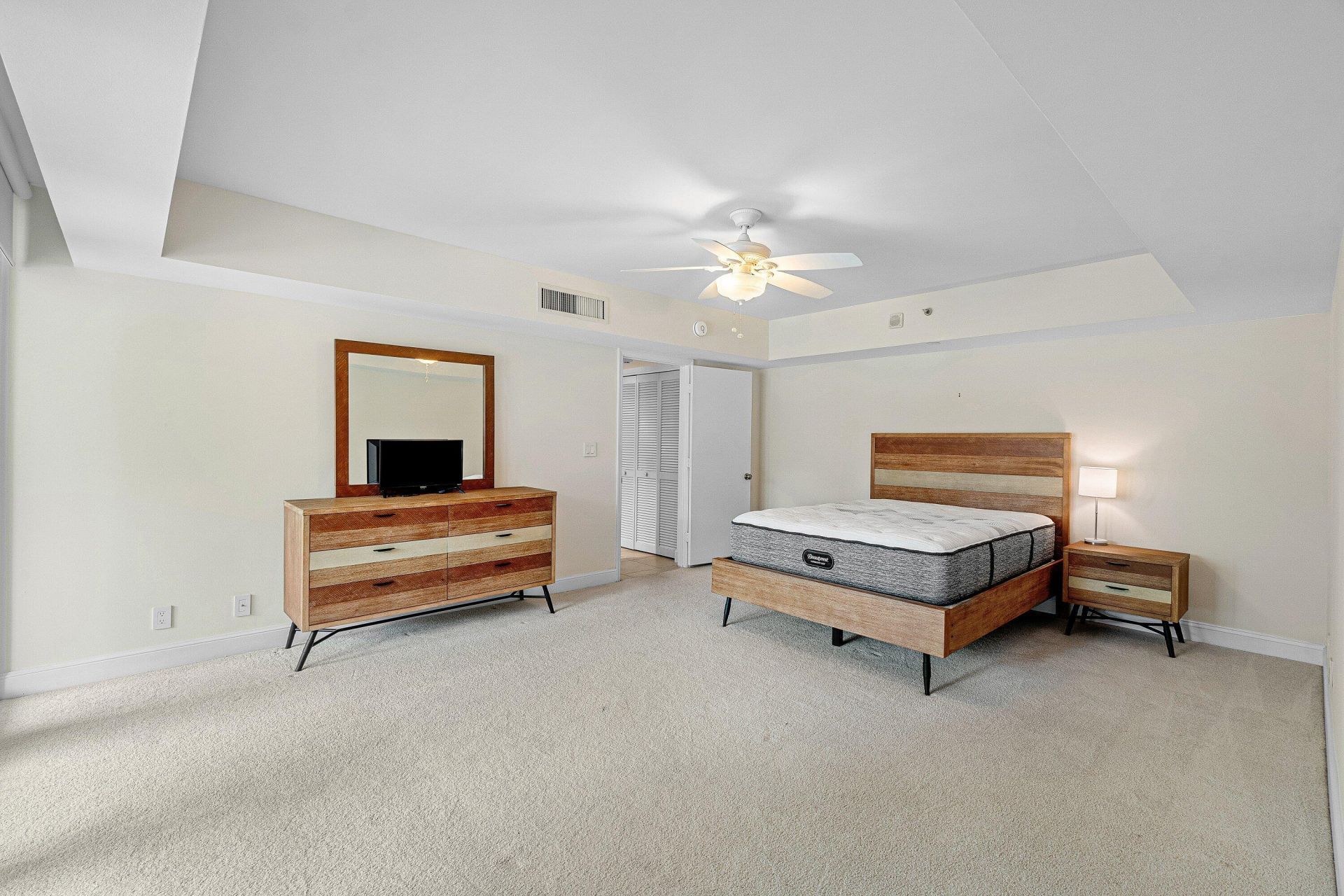 100 SE 5th Avenue, Unit 216, Boca Raton, FL 33432 Photo