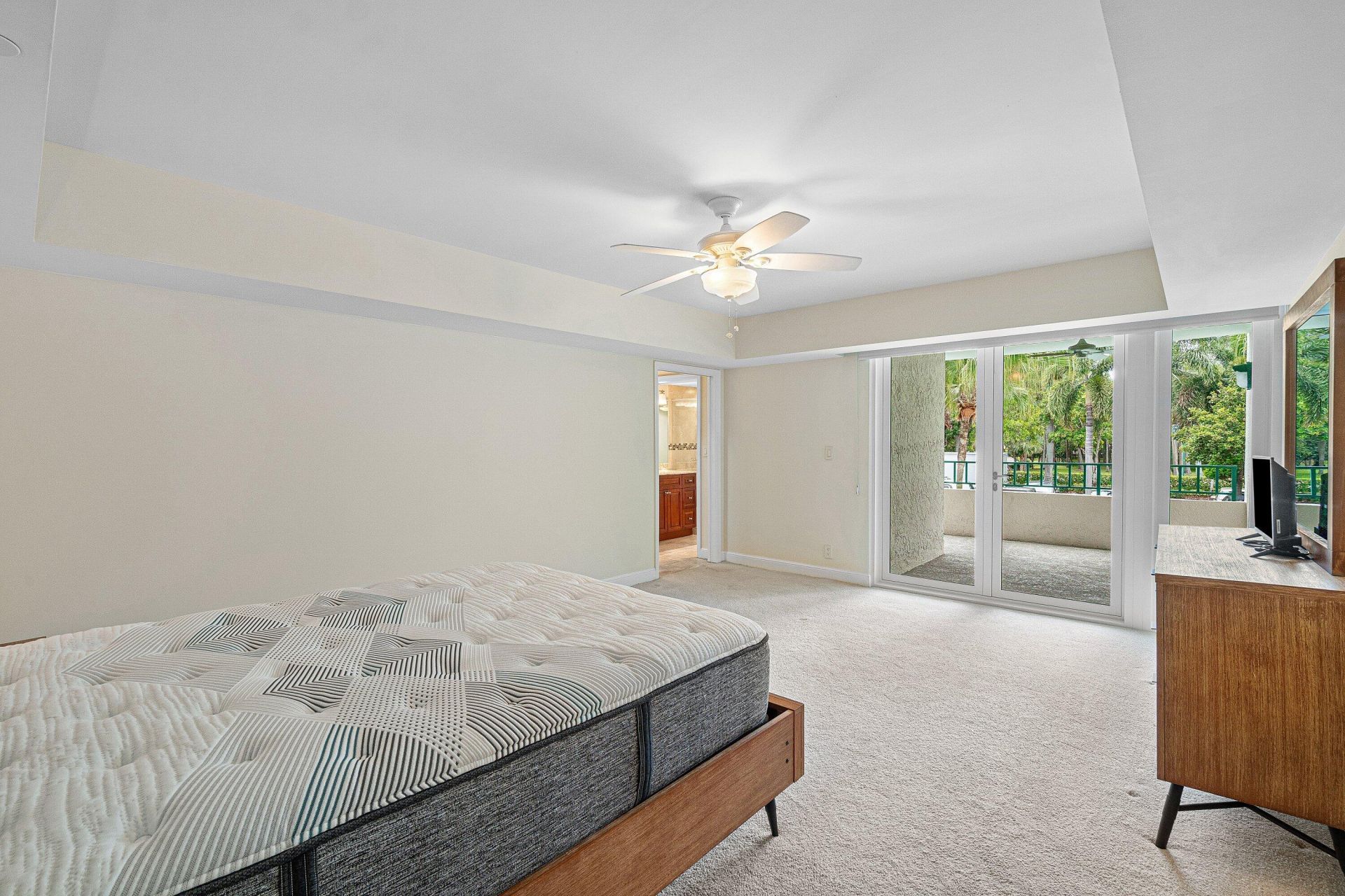 100 SE 5th Avenue, Unit 216, Boca Raton, FL 33432 Photo