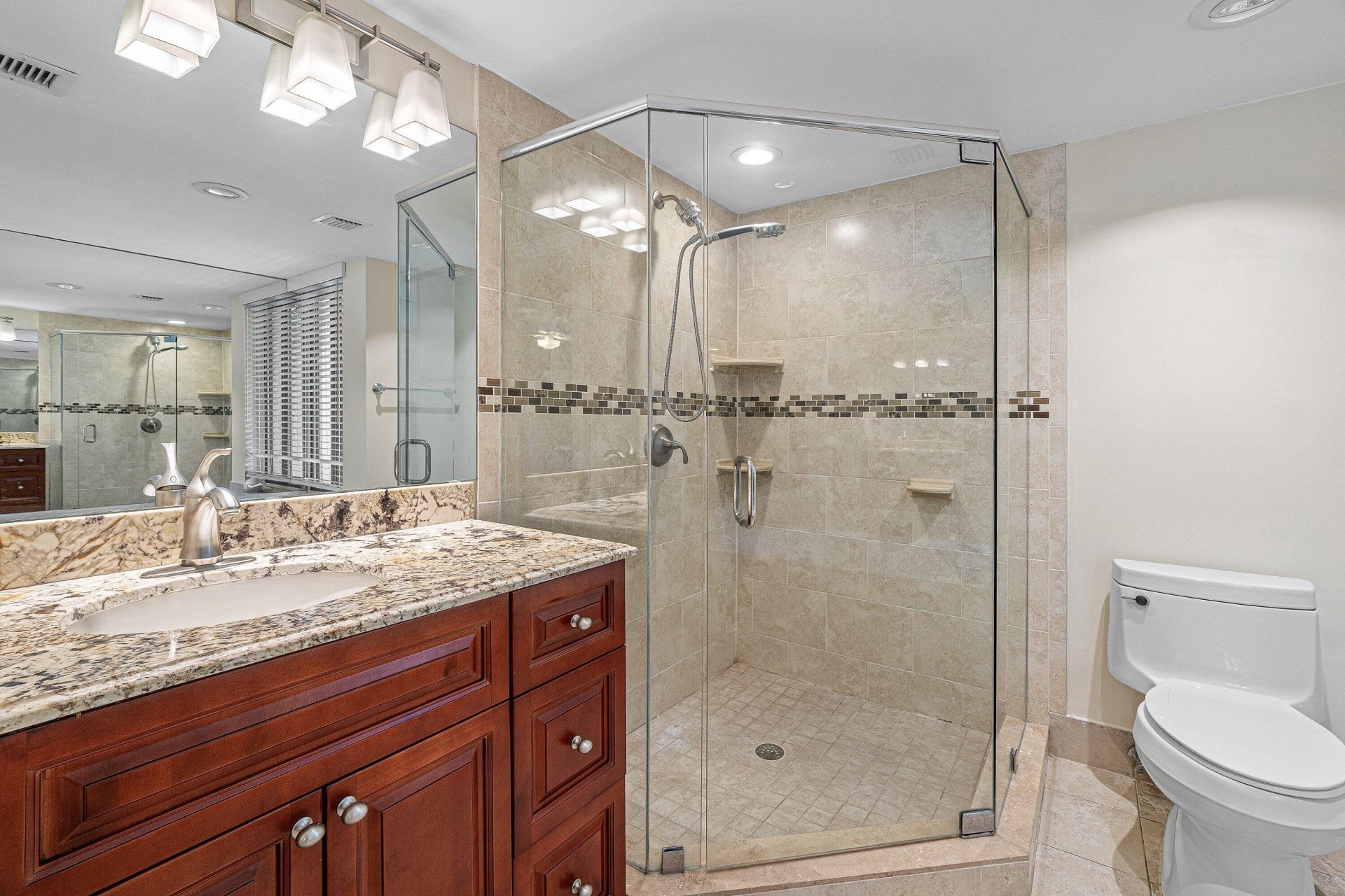100 SE 5th Avenue, Unit 216, Boca Raton, FL 33432 Photo