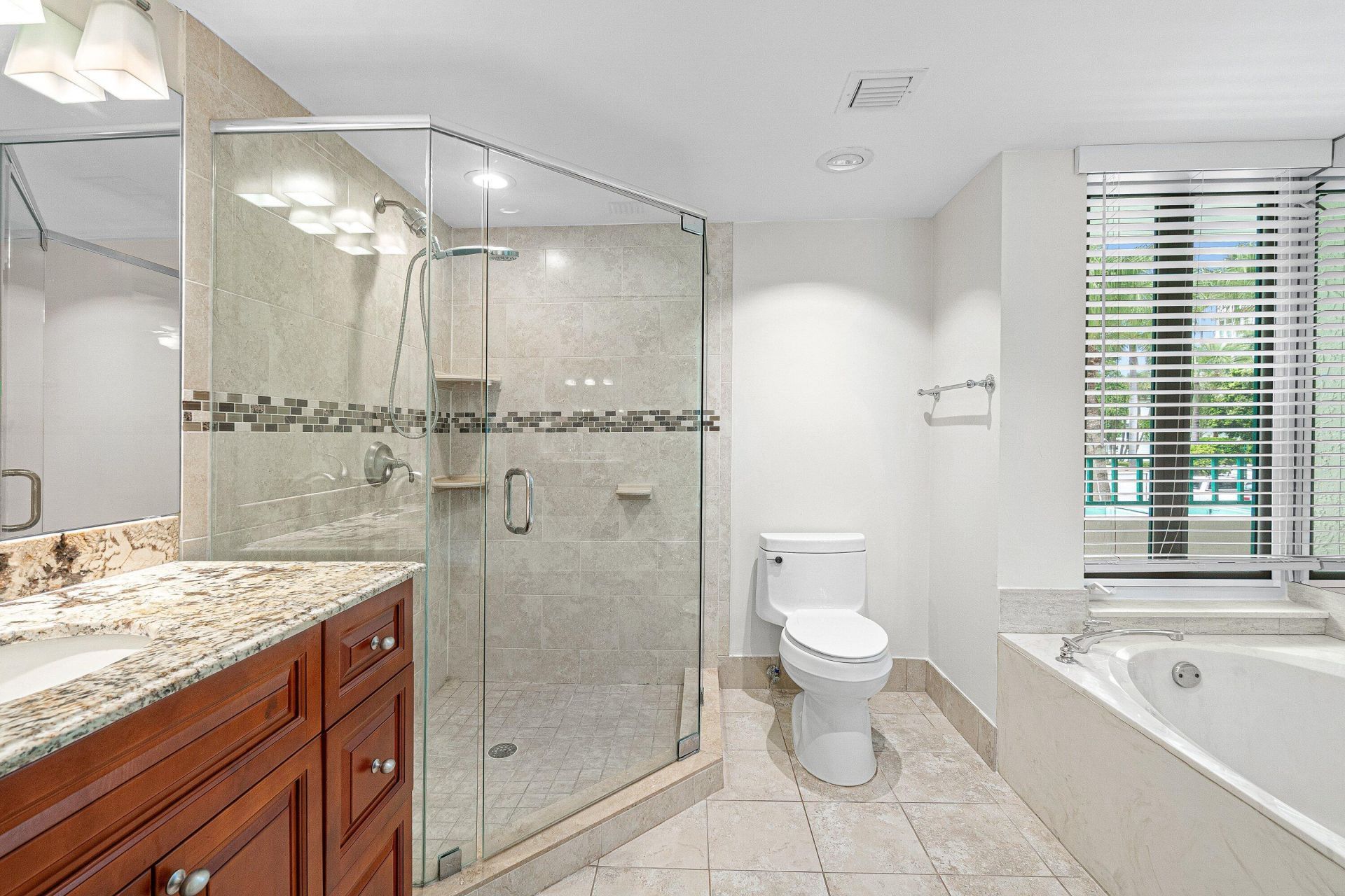 100 SE 5th Avenue, Unit 216, Boca Raton, FL 33432 Photo