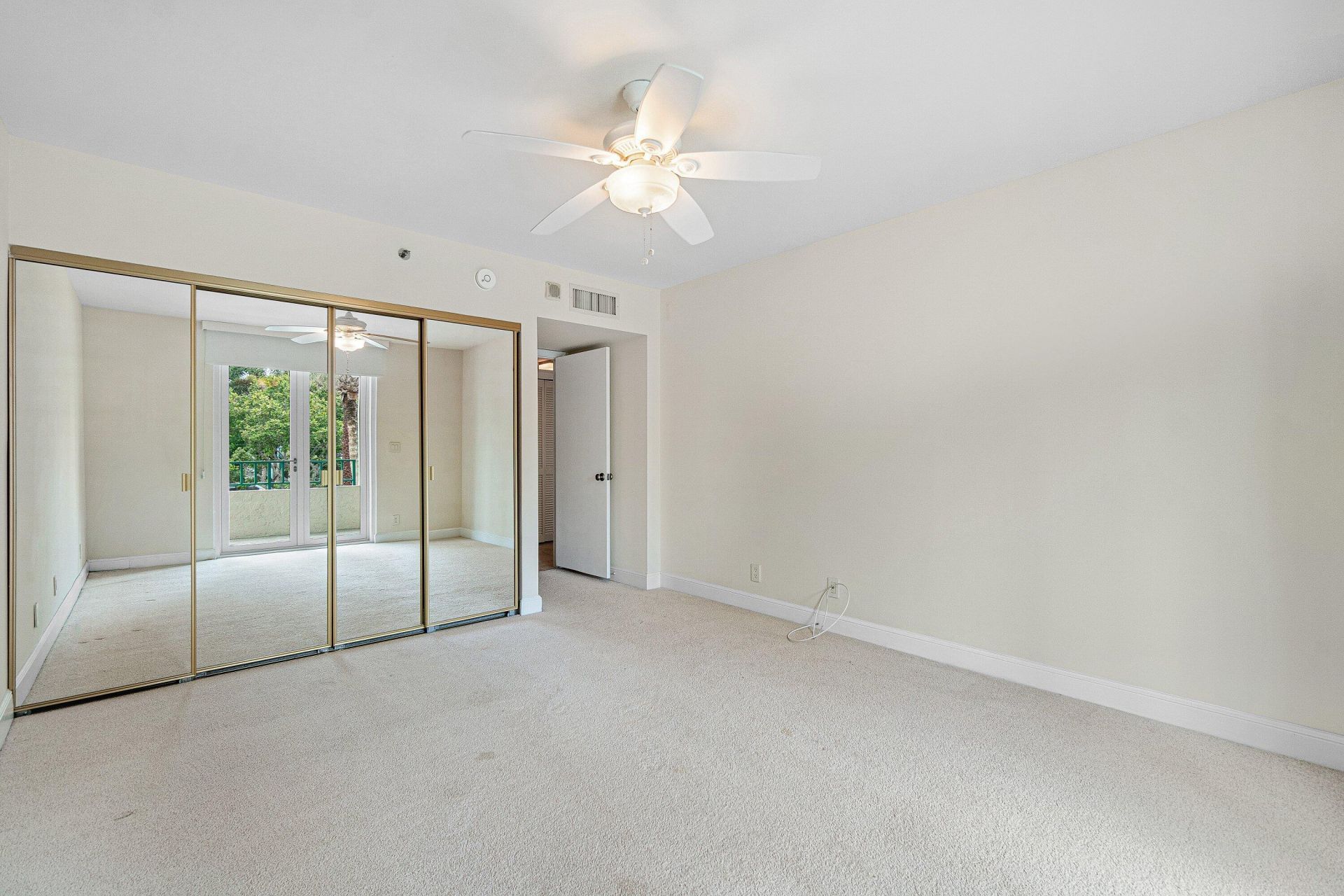 100 SE 5th Avenue, Unit 216, Boca Raton, FL 33432 Photo