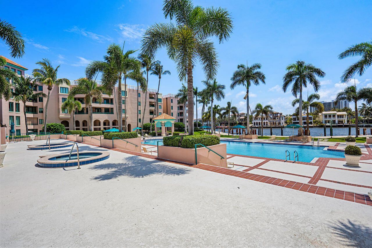 100 SE 5th Avenue, Unit 216, Boca Raton, FL 33432 Photo