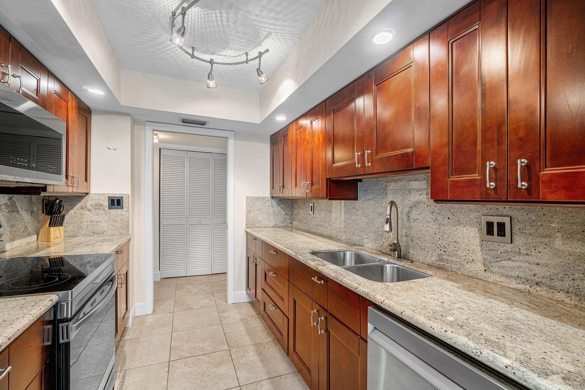 100 SE 5th Avenue, Unit 216, Boca Raton, FL 33432 Photo