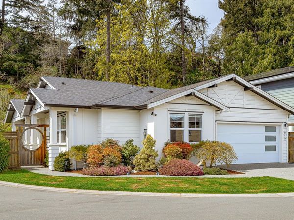 912 Randall Pl, Langford, BC V9B 5W1