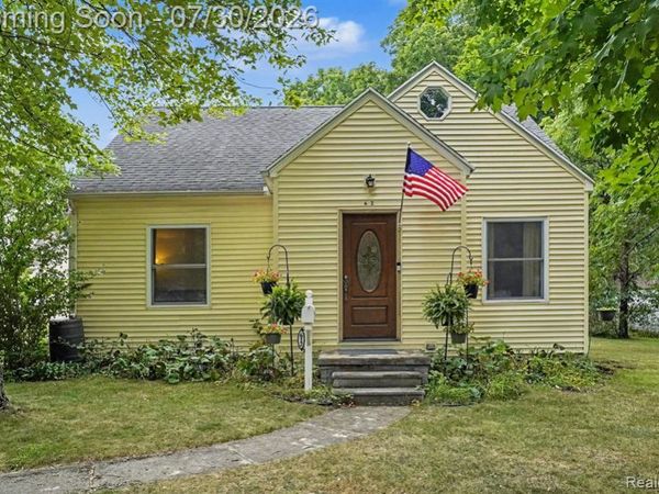 612 S East Street, Fenton, MI 48430
