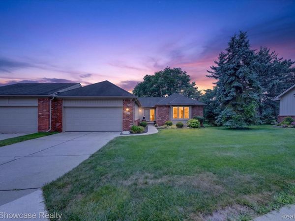 37061 Sandalwood, Farmington Hills, Mi 48331