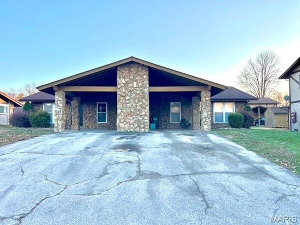 18 Kingsway Drive , Belleville, IL 62226