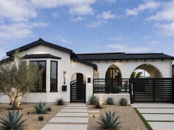 10022 S Manhattan Place, Los Angeles, CA 90047