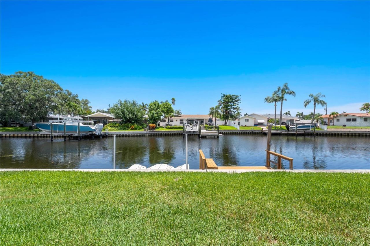 4425 13th Way Ne, Saint Petersburg, FL 33703 Photo