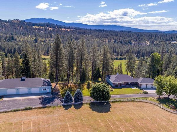 29414 N Selkirk View Dr, Chattaroy, WA 99003