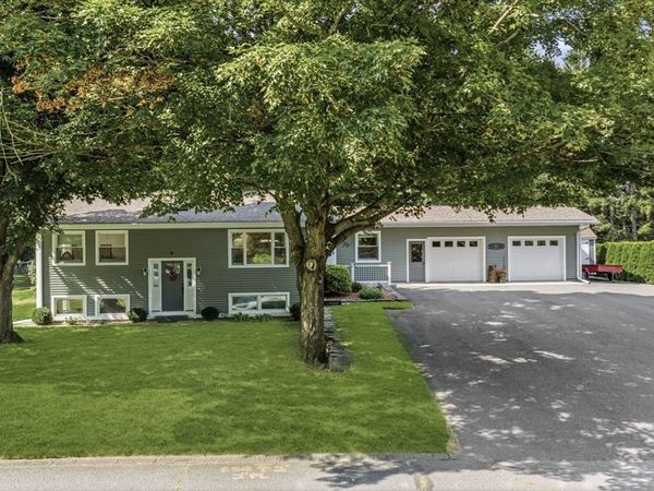 6 W Park Dr, Easthampton, MA 01027