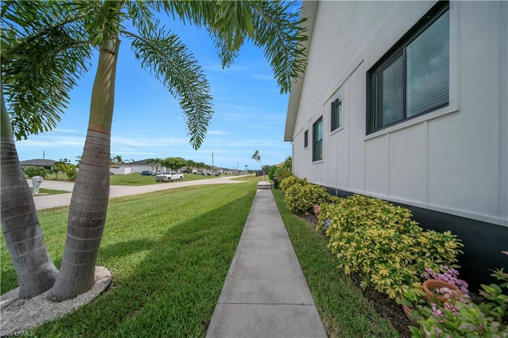 1305 NW 10th Ter , Cape Coral, FL 33993 Photo