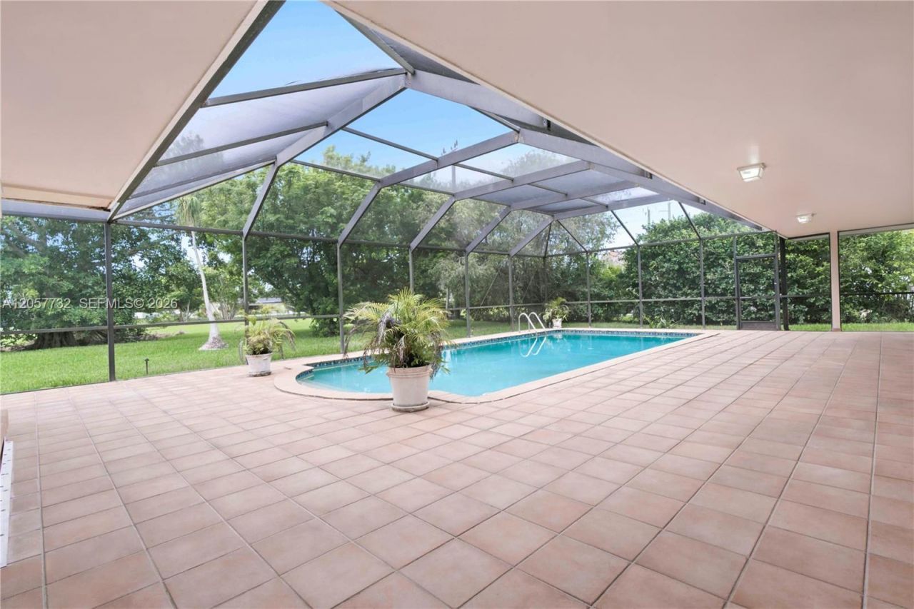 8010 SW 139th Ter, Palmetto Bay, FL 33158 Photo
