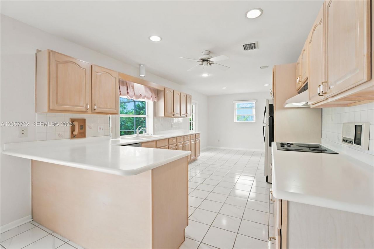 8010 SW 139th Ter, Palmetto Bay, FL 33158 Photo