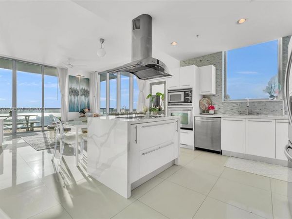 7930 East Dr, Unit 1408, North Bay Village, FL 33141