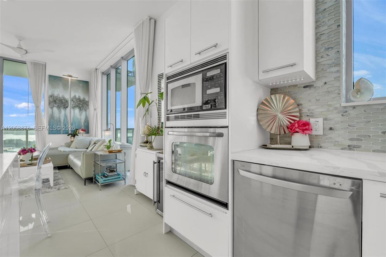 7930 East Dr, Unit 1408, North Bay Village, FL 33141 Photo